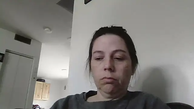 lily1982 online show from May 8, 7:19 pm