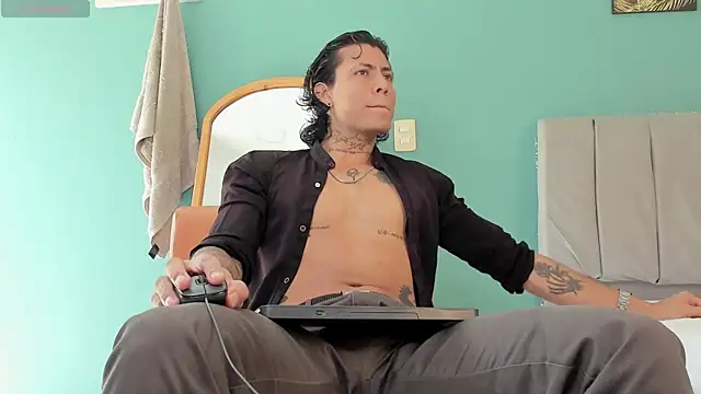 Snapshot of Damian_Romanoff chatting on April 26, 3:21 pm Damian Romanoff online show from April 26, 3:21 pm