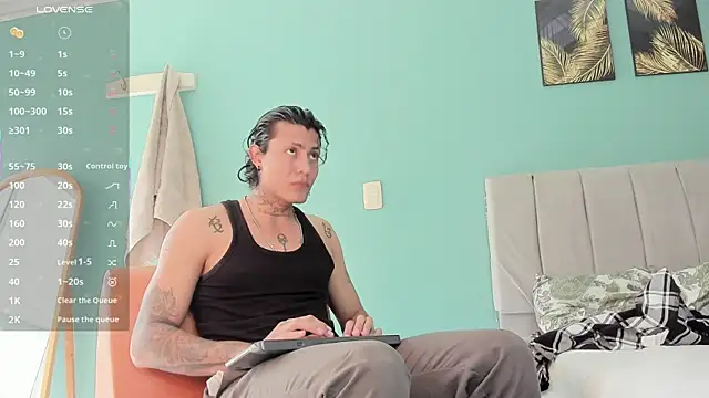 Snapshot of Damian_Romanoff chatting on May 12, 2:47 pm Damian Romanoff online show from May 12, 2:47 pm