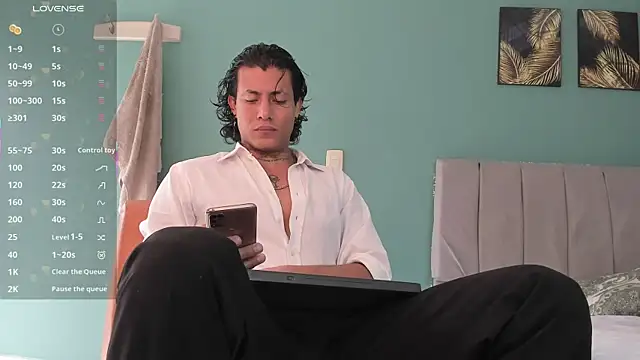 Snapshot of Damian_Romanoff chatting on May 13, 2:58 pm Damian Romanoff online show from May 13, 2:58 pm