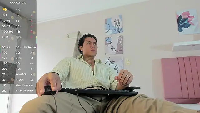 Snapshot of Damian_Romanoff chatting on May 14, 4:36 pm Damian Romanoff online show from May 14, 4:36 pm