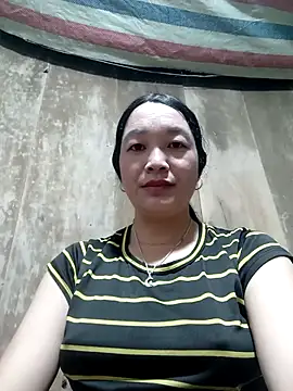 Snapshot of vanlucky2 chatting on May 12, 1:14 am vanlucky2 online show from May 12, 1:14 am