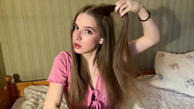 Snapshot of BambiBlush chatting on May 5, 1:30 pm BambiBlush online show from May 5, 1:30 pm