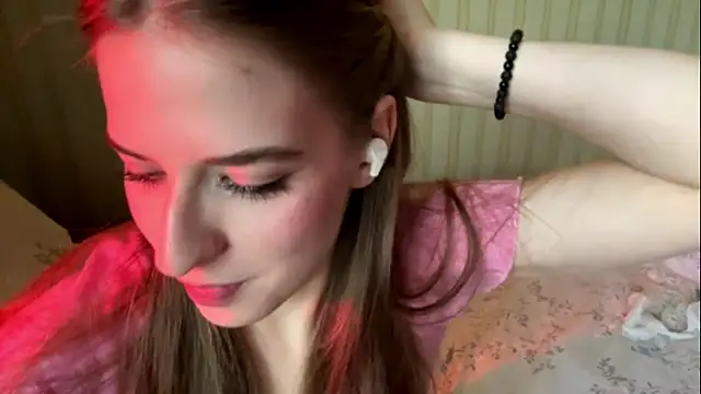 Snapshot of BambiBlush chatting on May 6, 1:49 pm BambiBlush online show from May 6, 1:49 pm