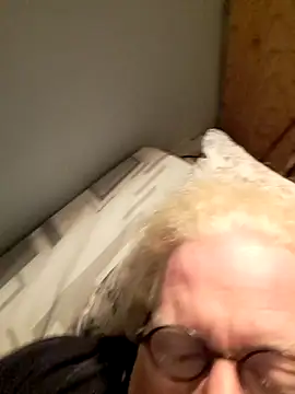 Snapshot of ChrisMtl83 chatting on April 23, 6:25 am ChrisMtl83 online show from April 23, 6:25 am