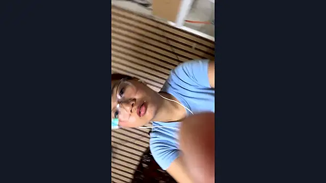 Snapshot of SheenaMcbrien chatting on April 12, 11:15 am SheenaMcbrien online show from April 12, 11:15 am