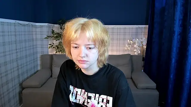 Snapshot of Star_Bee chatting on April 11, 9:13 am Star Bee online show from April 11, 9:13 am