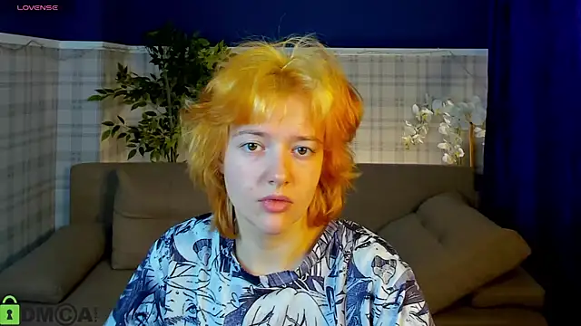 Snapshot of Star_Bee chatting on April 12, 9:25 am Star Bee online show from April 12, 9:25 am