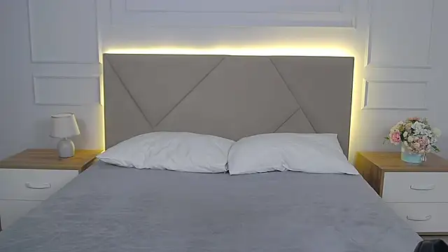 ArianaMilss online show from May 8, 10:42 am