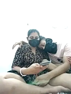 Snapshot of hornycouple096 chatting on April 18, 7:07 pm hornycouple096 online show from April 18, 7:07 pm