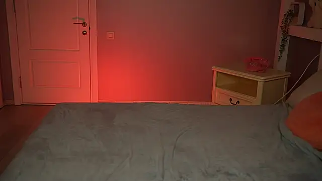 LilElfies online show from April 9, 9:53 pm