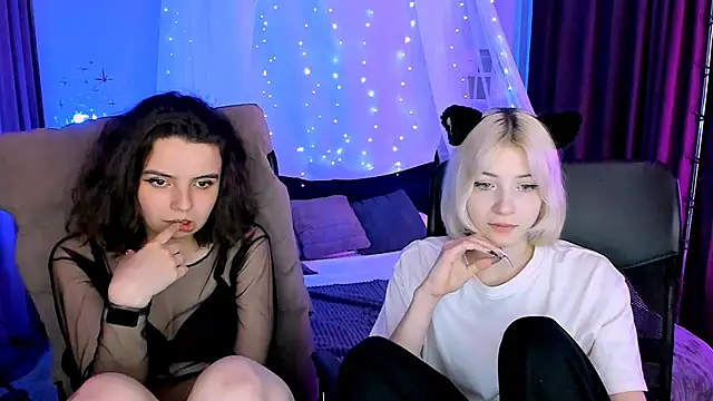 mia mooon  online show from May 19, 8:48 pm