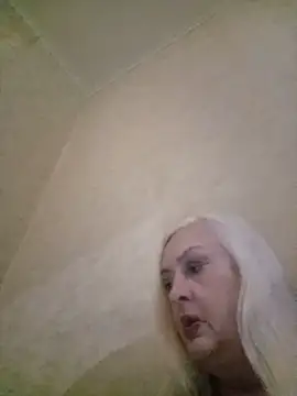 Julia20X online show from June 4, 2:12 pm