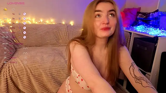 Snapshot of sweetandcuteee chatting on April 10, 11:59 am sweetandcuteee online show from April 10, 11:59 am