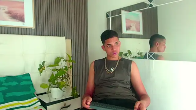 Snapshot of Lukaz_Caballero chatting on May 27, 4:31 am Lukaz Caballero online show from May 27, 4:31 am