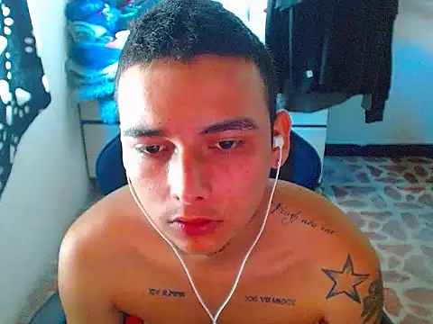 Snapshot of nino_oregano chatting on August 5, 1:03 pm nino oregano online show from August 5, 1:03 pm