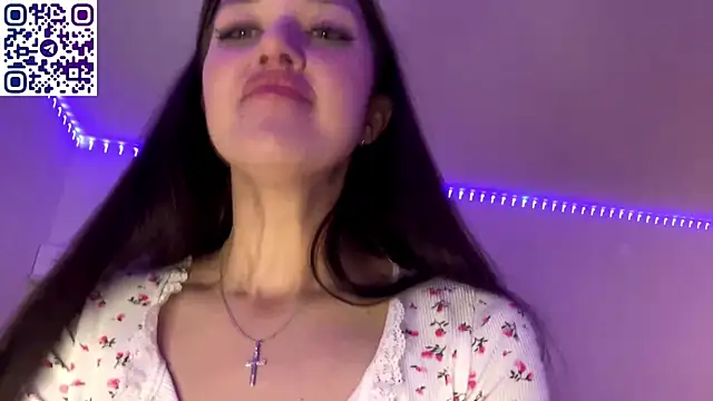 SophieLaine online show from May 8, 6:24 pm