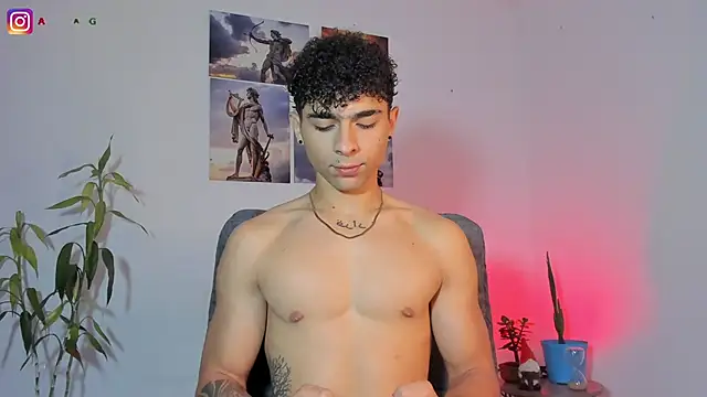 Snapshot of Alex_zt7 chatting on April 15, 4:14 pm Alex zt7 online show from April 15, 4:14 pm
