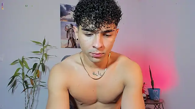 Snapshot of Alex_zt7 chatting on April 28, 4:12 pm Alex zt7 online show from April 28, 4:12 pm