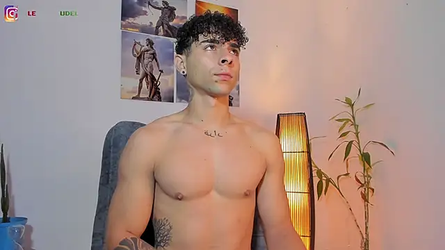 Snapshot of Alex_zt7 chatting on May 1, 8:02 pm Alex zt7 online show from May 1, 8:02 pm