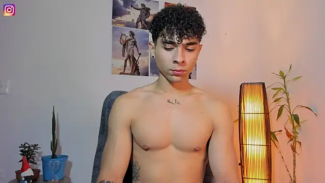 Snapshot of Alex_zt7 chatting on May 4, 12:23 pm Alex zt7 online show from May 4, 12:23 pm