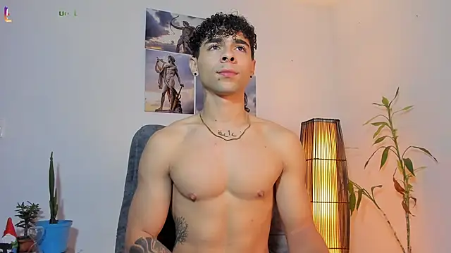 Snapshot of Alex_zt7 chatting on May 13, 6:05 pm Alex zt7 online show from May 13, 6:05 pm
