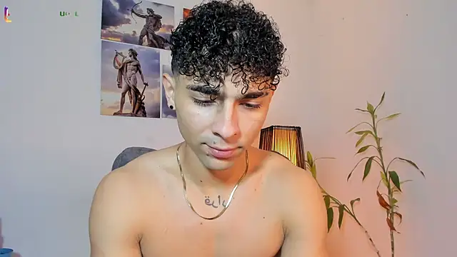 Snapshot of Alex_zt7 chatting on May 15, 6:15 pm Alex zt7 online show from May 15, 6:15 pm