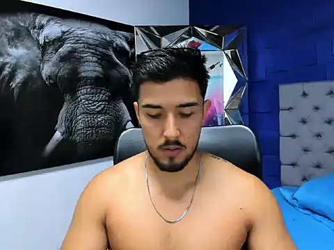 Snapshot of alangreek1 chatting on June 6, 1:32 am alangreek1 online show from June 6, 1:32 am