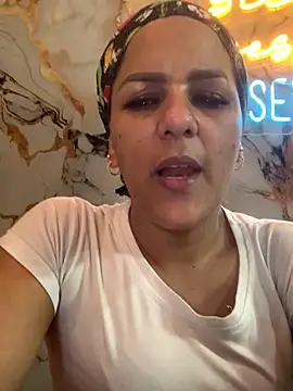 Snapshot of tyraba chatting on April 14, 3:51 pm tyraba online show from April 14, 3:51 pm