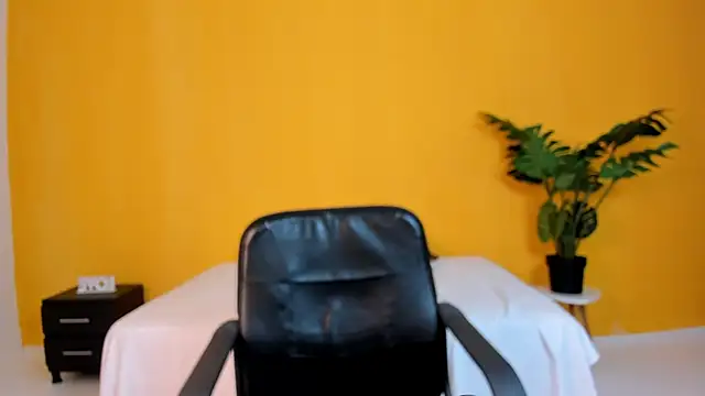 Snapshot of arianarousee chatting on April 29, 6:14 pm arianarousee online show from April 29, 6:14 pm
