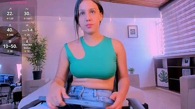 Snapshot of arianarousee chatting on June 4, 4:24 pm arianarousee online show from June 4, 4:24 pm