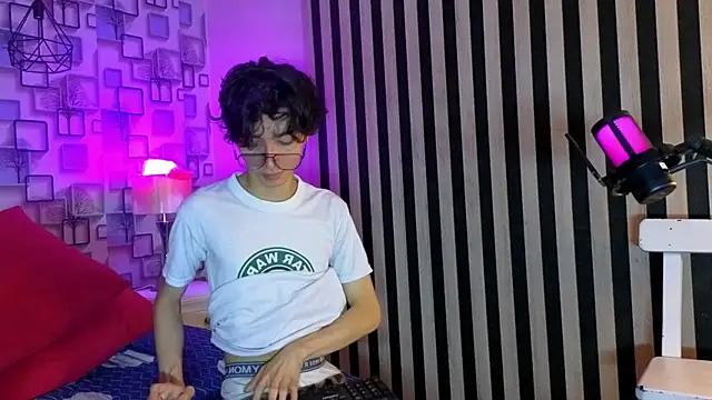 Snapshot of Twink_Sebas7 chatting on April 19, 12:26 pm Twink Sebas7 online show from April 19, 12:26 pm
