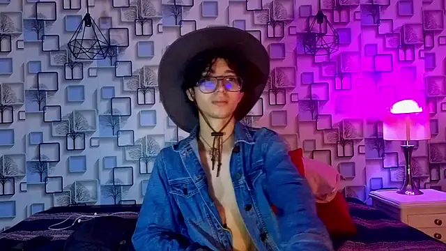 Snapshot of Twink_Sebas7 chatting on May 9, 12:10 pm Twink Sebas7 online show from May 9, 12:10 pm