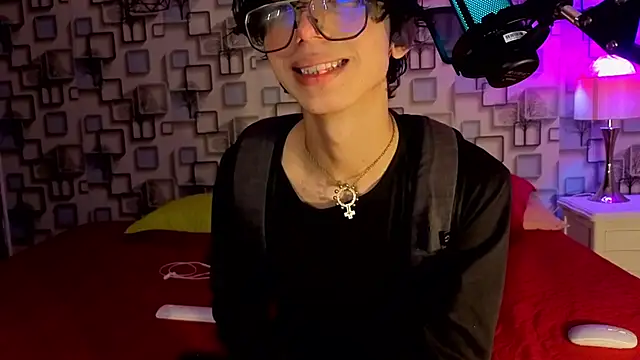 Snapshot of Twink_Sebas7 chatting on May 15, 12:12 pm Twink Sebas7 online show from May 15, 12:12 pm