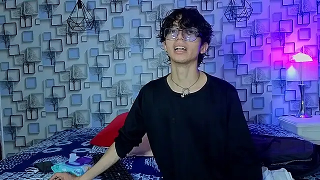 Snapshot of Twink_Sebas7 chatting on May 19, 12:11 pm Twink Sebas7 online show from May 19, 12:11 pm