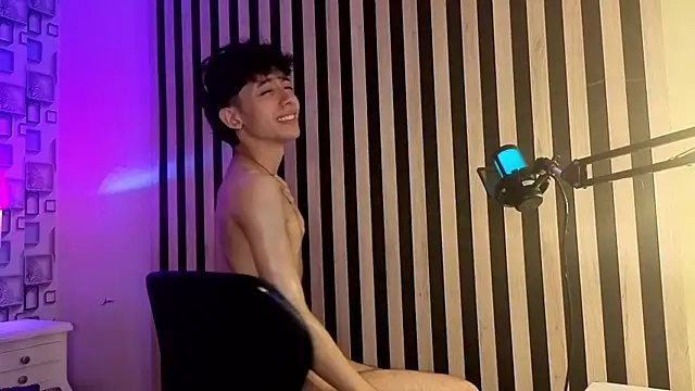 Snapshot of Twink_Sebas7 chatting on June 3, 2:33 pm Twink Sebas7 online show from June 3, 2:33 pm