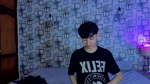 Snapshot of Twink_Sebas7 chatting on June 24, 12:15 pm Twink Sebas7 online show from June 24, 12:15 pm