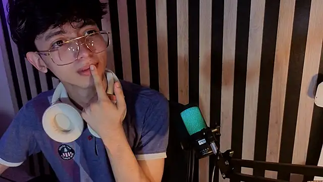 Snapshot of Twink_Sebas7 chatting on June 26, 12:20 pm Twink Sebas7 online show from June 26, 12:20 pm