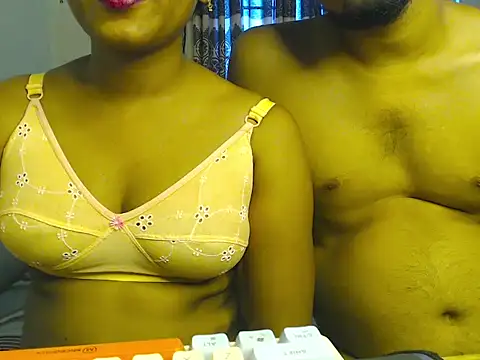 Snapshot of VelvetCoupleLive chatting on June 27, 9:25 am VelvetCoupleLive online show from June 27, 9:25 am