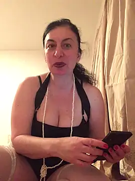 Lizzaa80 online show from April 27, 8:18 pm