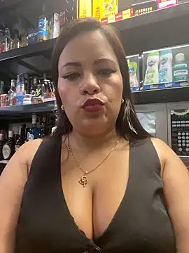 MIA ROSSEEE online show from May 10, 3:28 pm