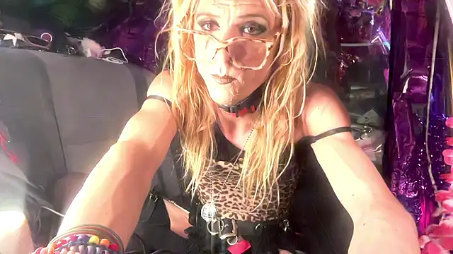 TgirlBrat online show from June 20, 7:33 am