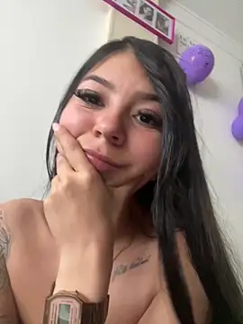 Snapshot of sweett_sophie1 chatting on May 15, 9:22 pm sweett sophie1 online show from May 15, 9:22 pm