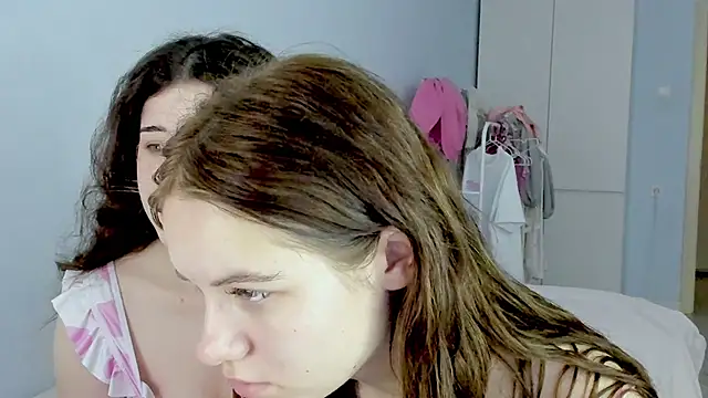 Snapshot of ChloeBlisss chatting on May 30, 6:21 am ChloeBlisss online show from May 30, 6:21 am