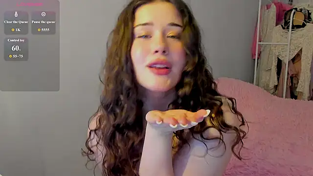 Snapshot of ChloeBlisss chatting on June 20, 5:43 am ChloeBlisss online show from June 20, 5:43 am