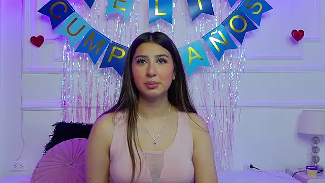 ShannonBannks online show from June 18, 5:39 pm