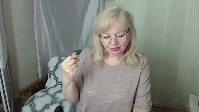 LavandaMay online show from April 28, 7:08 pm