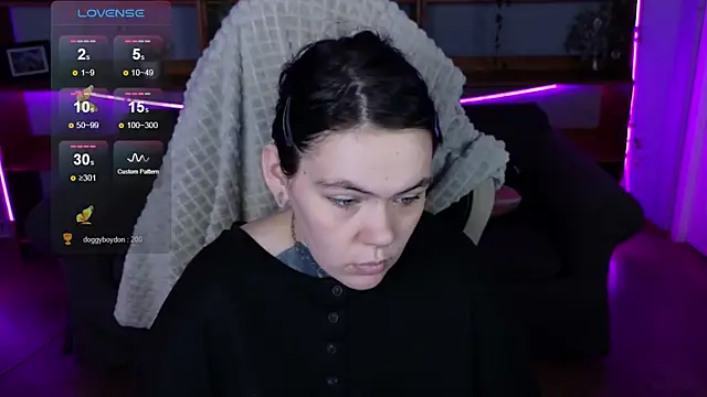 Snapshot of QwertyAnnie_Lbo chatting on April 9, 11:15 am QwertyAnnie Lbo online show from April 9, 11:15 am