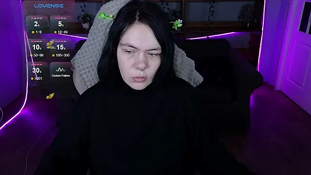 QwertyAnnie Lbo online show from April 22, 8:28 am