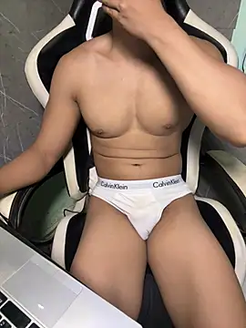 Snapshot of Paulo-jor chatting on April 14, 2:17 am Paulo-jor online show from April 14, 2:17 am